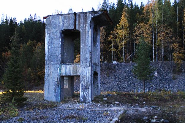 Ruinerna från den tidigare gruvhissen (uppfordringsverket) i Lavergruvan
