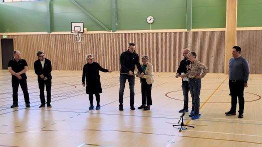 Klippning av invigningsbandet