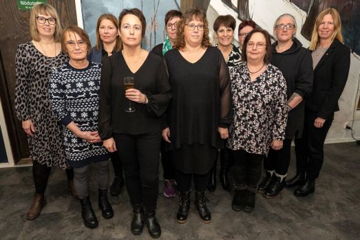Bild på flertalet personer som uppmärksammades för 25 års tjänst på kommunen.