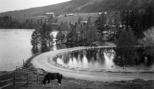 Strandkant med färjestället i Nystrand