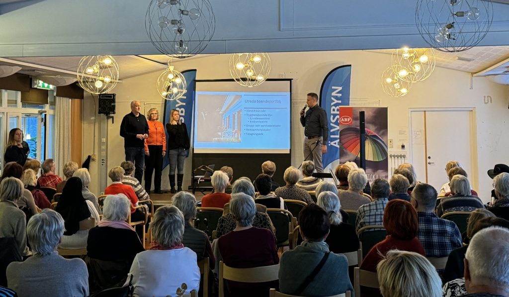 Bilden visar när Riksbyggen och Älvsbyns kommun berättade om utredningen om Älvsbyns kommuns boendeportfölj.