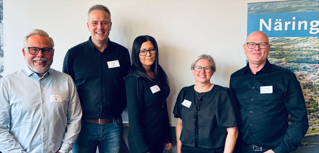 Bilden visar från vänster: Viktor Kåreborn, Johan Dahlqvist, Elin Öhgren, Ann-Charlotte Hultmo och Hans Andersson.