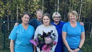 Bilden visar personalen från Regnbågens korttidsboende och fritids.