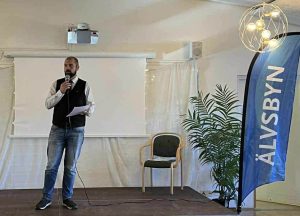 Bilden visar Jonas Wallin, skolchef som inviger psykiatriveckan.