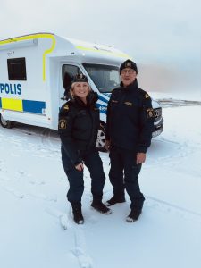 Kommunpolis Emma Thorén och Bo Hedlund.