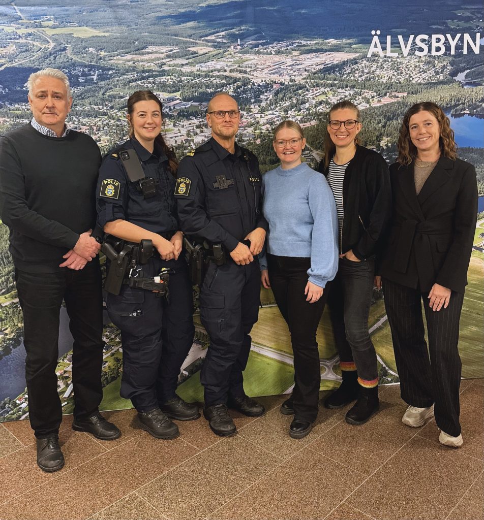 Bilden visar en grupp perosner som deltog under föreläsningskvällen "Starka röster mot våld". Från vänster: Robert Cortinovis, Emma Berglund, Robert Janeheim, Åsa Jonsson, Stina Wiman och Anna-Karin Sandström.