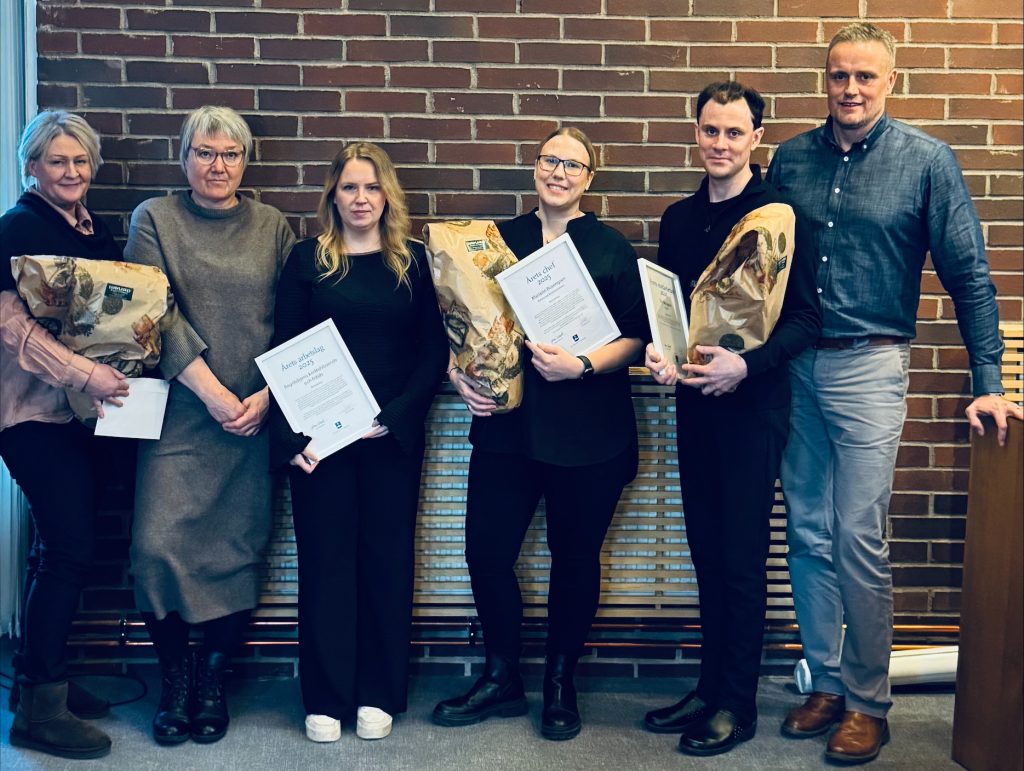 Prisutdelning under kommunfullmäktige november 2025.