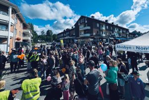 Det var fullt med människor ute på årets Knalledag.