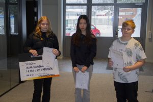 Bild på pristagarna i årskurs 8.