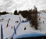 Bilden visar ett barn som just hoppat och är i bilden uppochner, ska landa i den stora uppblåsbara kudden Bigairbag som finns på plats under kanisdagen 2026