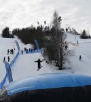 Bilden visar ett barn som har just hoppat och ska landa i den stora uppblåsbara kudden Bigairbag som finns på plats under kanisdagen 2026