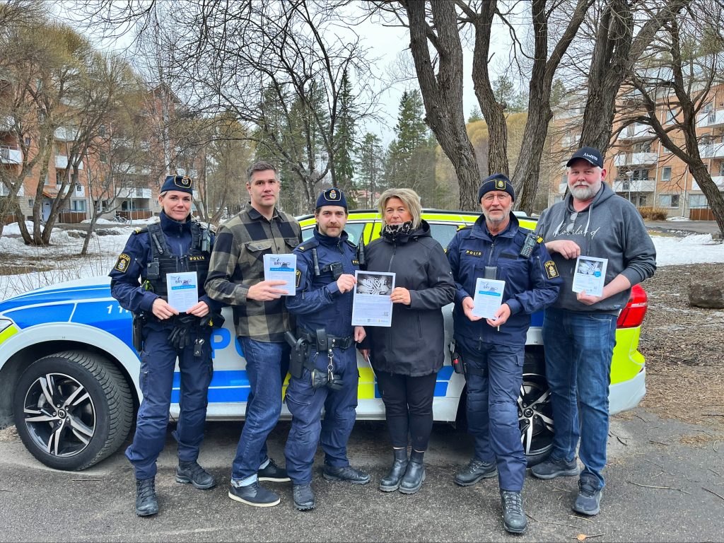 Polisen, kommunen och Älvsbyns Fastigheter besökte fastigheter för att berätta om det nya konceptet Bry dig.