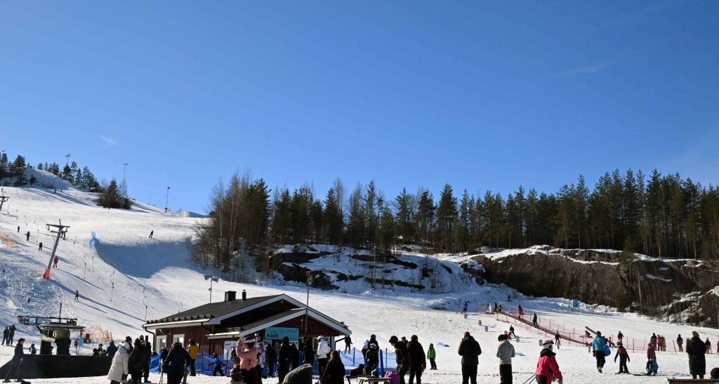 bilden visar kanisbacken med blå himmel på Kanisdagen 2026