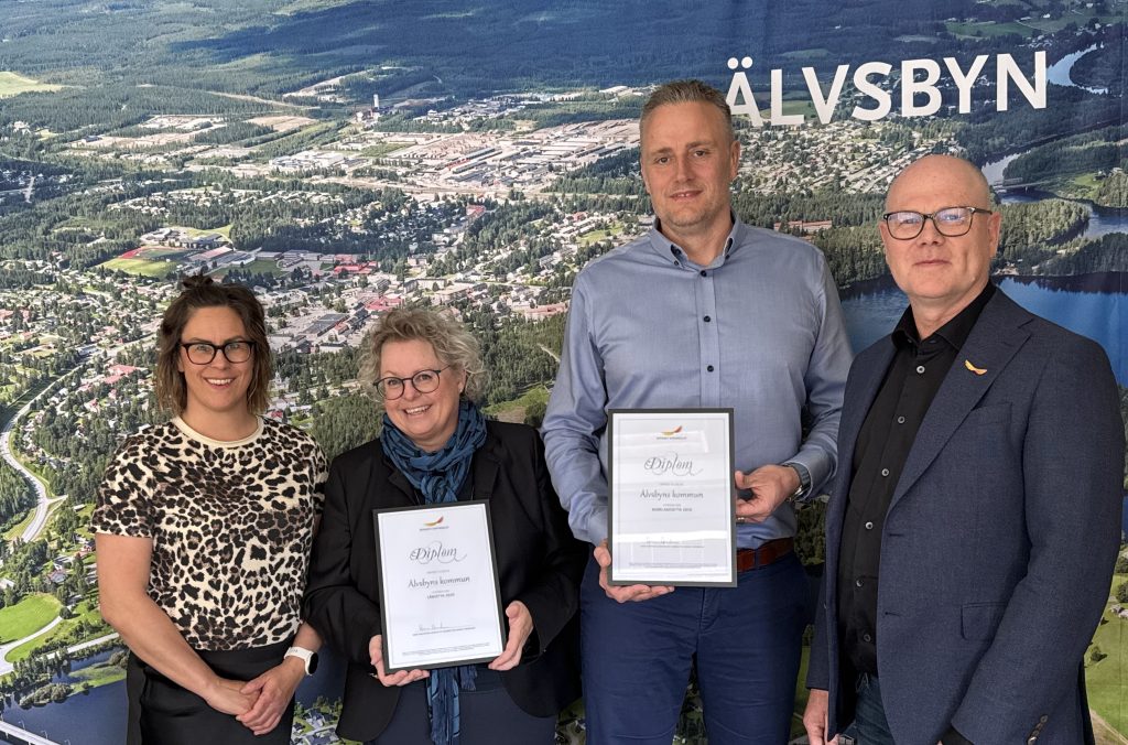 Från vänster Sofia Lundberg, näringslivsutvecklare, Anna Lindberg, kommunchef, Johan Dahlqvist, kommunstyrelsens ordförande och Hans Andersson, regionschef Norrbotten från Svenskt Näringsliv.