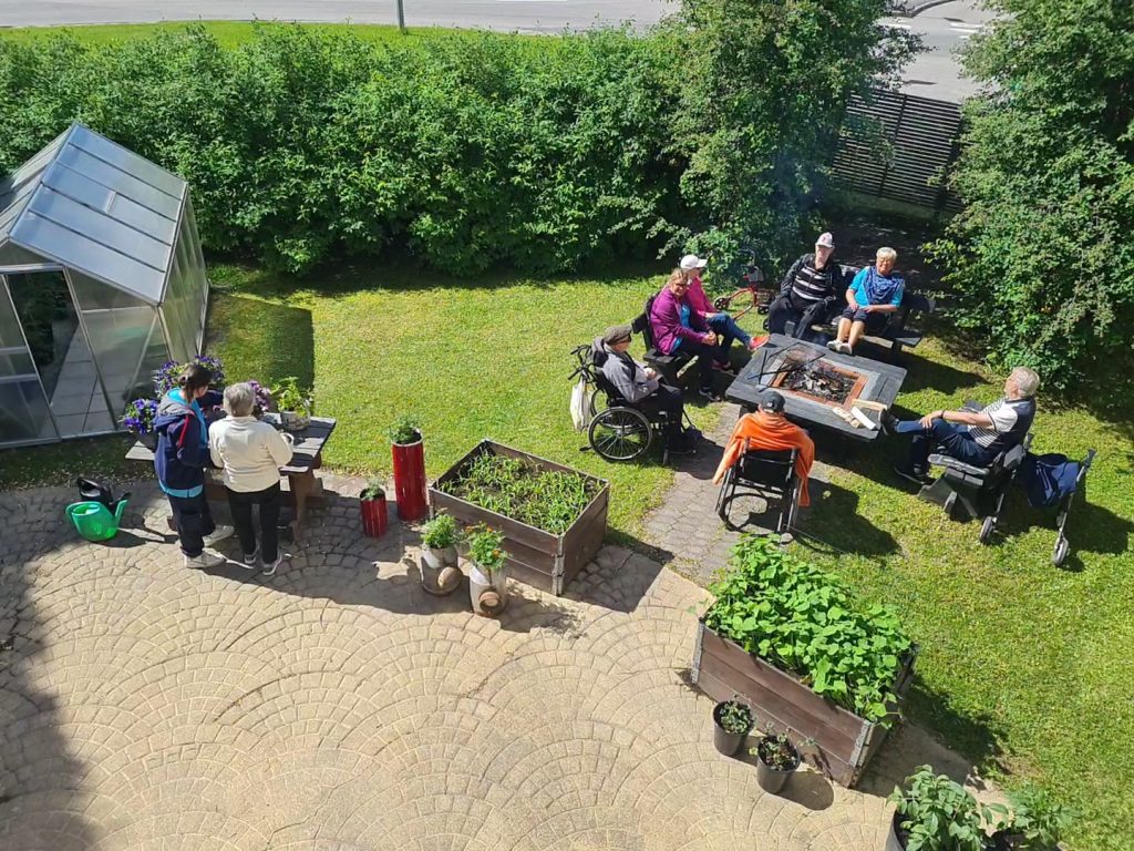 Bilden visar det omtyckta grönområdet utanför Fluxens dagverksamhet