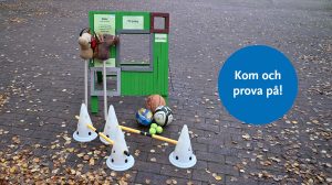 Bilden visar olika aktiviteter som kommer hända under spökkvällen bland annat käpphästar, bollar, poäng mål.