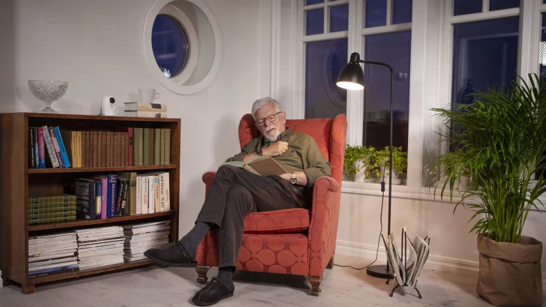Visit_man_in_chair